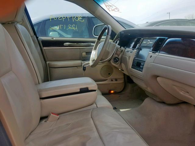 1LNHM83V36Y634891 - 2006 LINCOLN TOWN CAR D WHITE photo 5