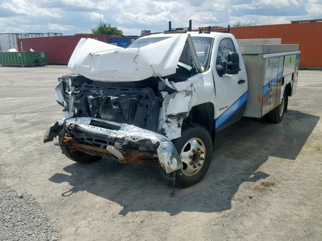 1GD313CGXDF218627 - 2013 GMC SIERRA C35 WHITE photo 2