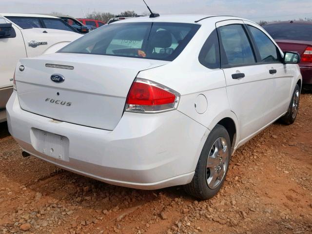 1FAHP34N48W116032 - 2008 FORD FOCUS S/SE WHITE photo 4