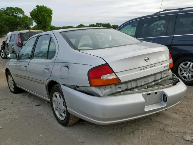 1N4DL01D2WC265820 - 1998 NISSAN ALTIMA XE SILVER photo 3