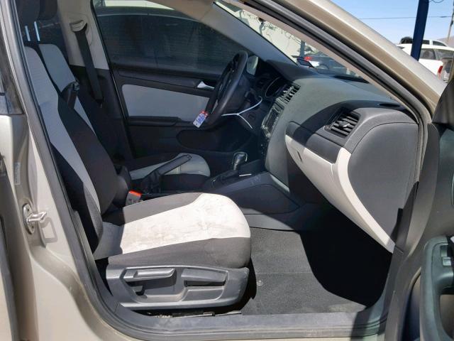 3VW2K7AJ4FM410807 - 2015 VOLKSWAGEN JETTA BASE GOLD photo 5