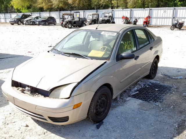 1FAFP34N66W105229 - 2006 FORD FOCUS ZX4 GOLD photo 2