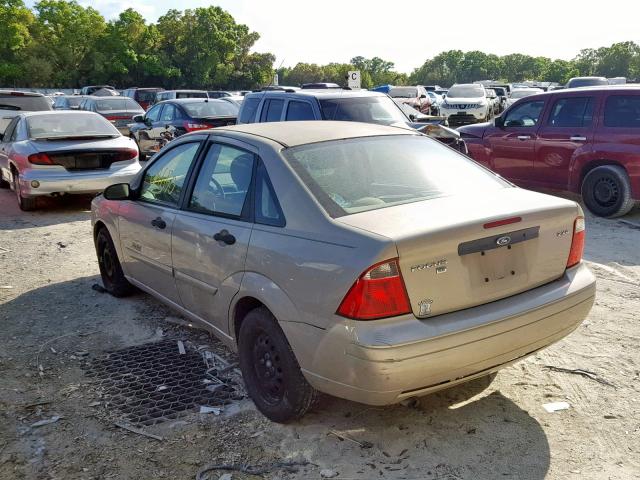 1FAFP34N66W105229 - 2006 FORD FOCUS ZX4 GOLD photo 3