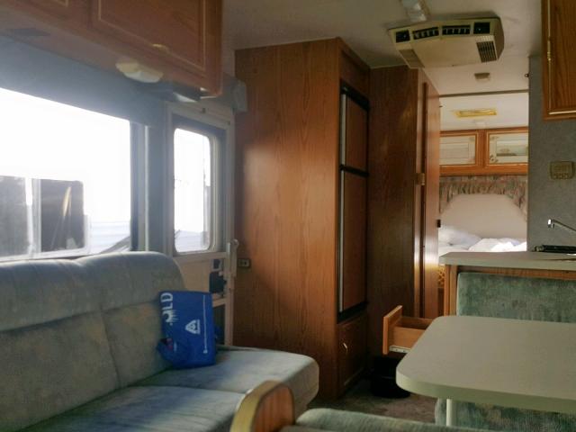 1FDKE30G6SHC11602 - 1996 WINNEBAGO MOTORHOME WHITE photo 6