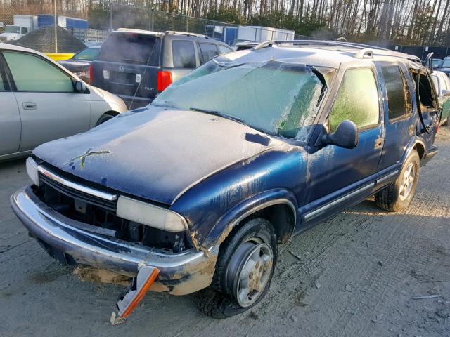 1GNDT13W4W2274742 - 1998 CHEVROLET BLAZER BLUE photo 2