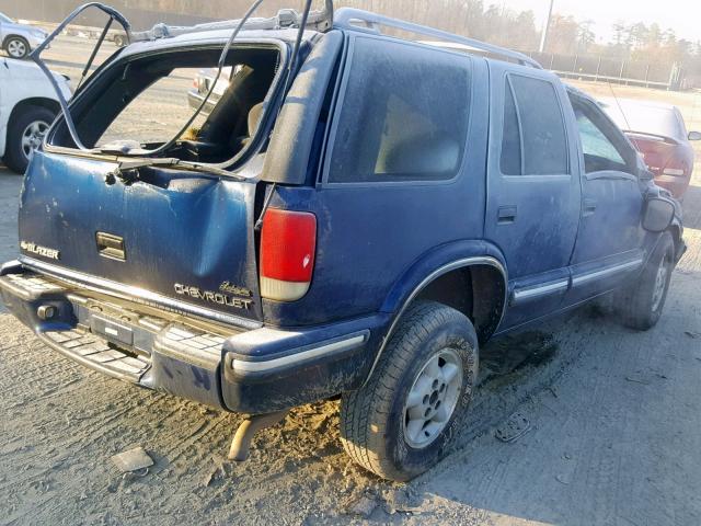 1GNDT13W4W2274742 - 1998 CHEVROLET BLAZER BLUE photo 4