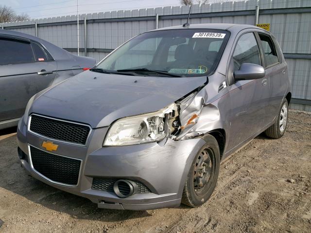 KL1TD66E49B380122 - 2009 CHEVROLET AVEO LS GRAY photo 2