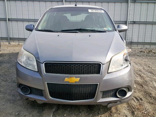 KL1TD66E49B380122 - 2009 CHEVROLET AVEO LS GRAY photo 9