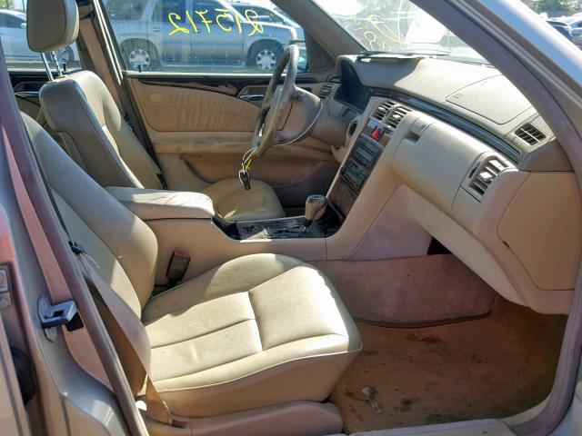 WDBJF25F1WA634270 - 1998 MERCEDES-BENZ E 300TD TAN photo 5