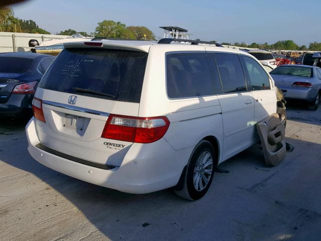 5FNRL38805B090527 - 2005 HONDA ODYSSEY TO WHITE photo 4