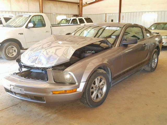 1ZVFT80N575283338 - 2007 FORD MUSTANG CHARCOAL photo 2