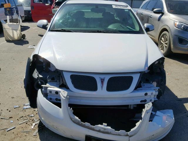1G2AS18H497211418 - 2009 PONTIAC G5 WHITE photo 9