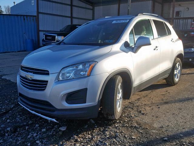 3GNCJLSB2FL244245 - 2015 CHEVROLET TRAX 1LT SILVER photo 2