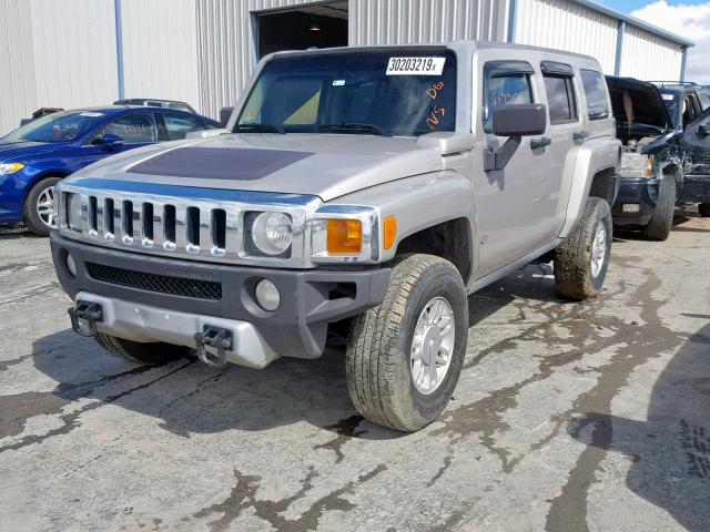 5GTEN13E688137924 - 2008 HUMMER H3 GOLD photo 2