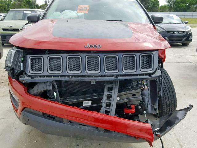 3C4NJDDB4JT270097 - 2018 JEEP COMPASS TR BURGUNDY photo 9