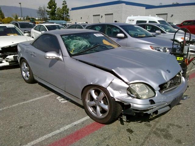 WDBKK65FX1F174920 - 2001 MERCEDES-BENZ SLK 320 SILVER photo 1