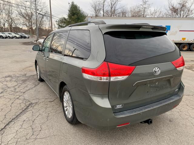 5TDYK3DC8BS067299 - 2011 TOYOTA SIENNA XLE GREEN photo 3