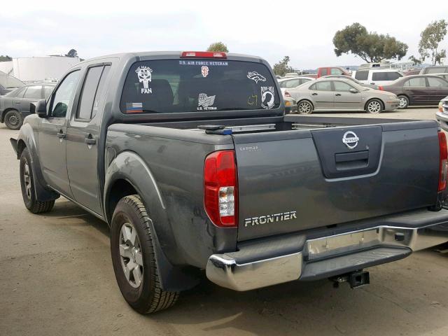 1N6AD07U85C410663 - 2005 NISSAN FRONTIER C SILVER photo 3