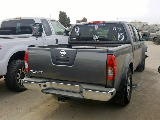 1N6AD07U85C410663 - 2005 NISSAN FRONTIER C SILVER photo 4