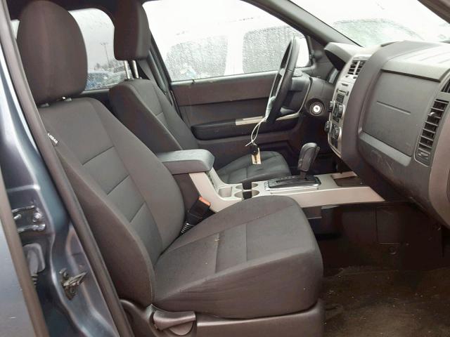 1FMCU0DG3CKB00137 - 2012 FORD ESCAPE XLT BLUE photo 5