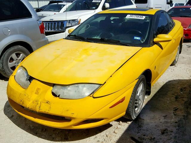 1G8ZY12721Z333579 - 2001 SATURN SC2 YELLOW photo 2