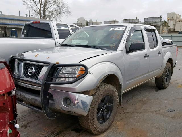 1N6AD0EVXAC401906 - 2010 NISSAN FRONTIER C GRAY photo 2