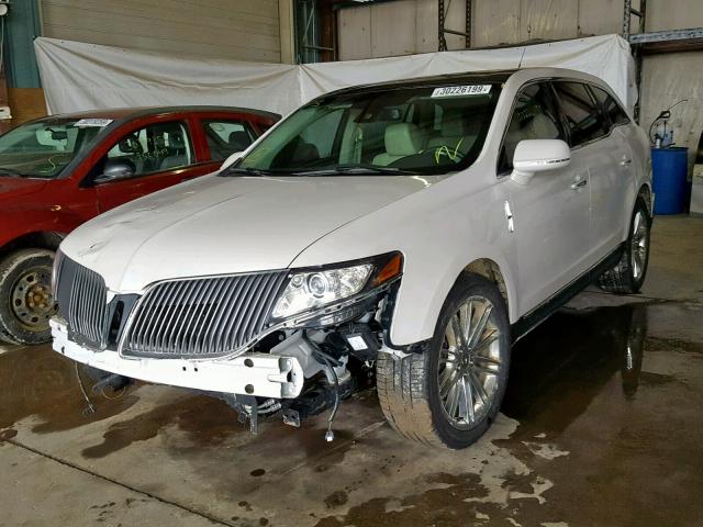 2LMHJ5AT4EBL53546 - 2014 LINCOLN MKT WHITE photo 2