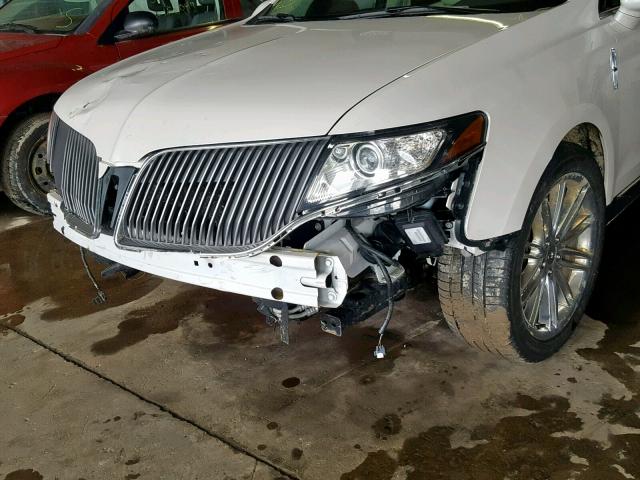 2LMHJ5AT4EBL53546 - 2014 LINCOLN MKT WHITE photo 9