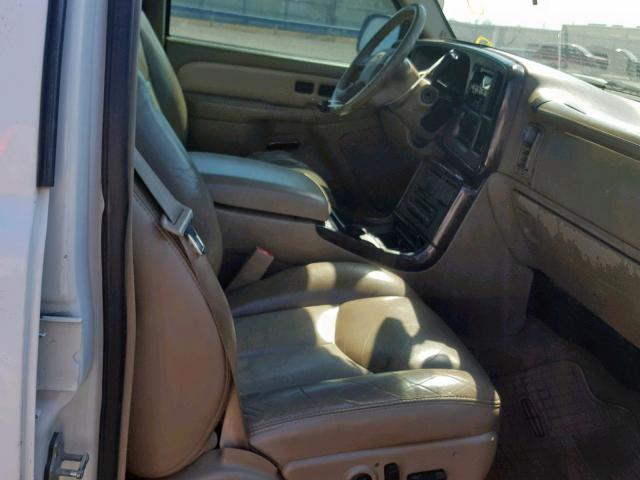 1GKEK63U04J327410 - 2004 GMC YUKON DENA WHITE photo 5