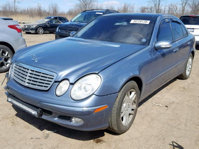 WDBUF65J74A476359 - 2004 MERCEDES-BENZ E 320 BLUE photo 2