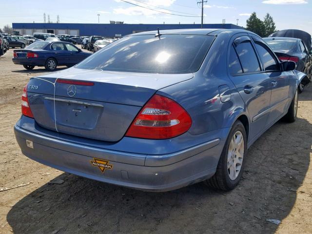 WDBUF65J74A476359 - 2004 MERCEDES-BENZ E 320 BLUE photo 4