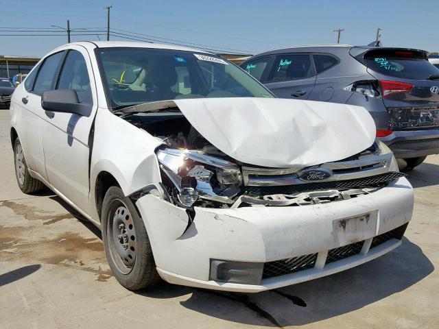 1FAHP34N28W208384 - 2008 FORD FOCUS S/SE WHITE photo 1