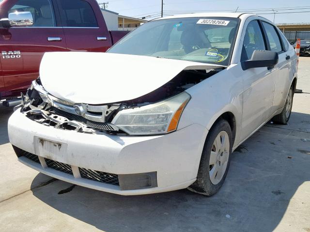 1FAHP34N28W208384 - 2008 FORD FOCUS S/SE WHITE photo 2