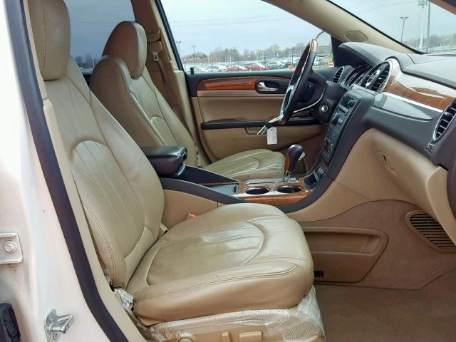 5GAKRCED9CJ172961 - 2012 BUICK ENCLAVE WHITE photo 5