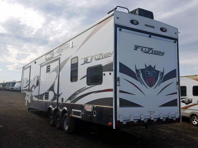 4YDF37529DF810361 - 2013 KEYSTONE FUZION WHITE photo 3