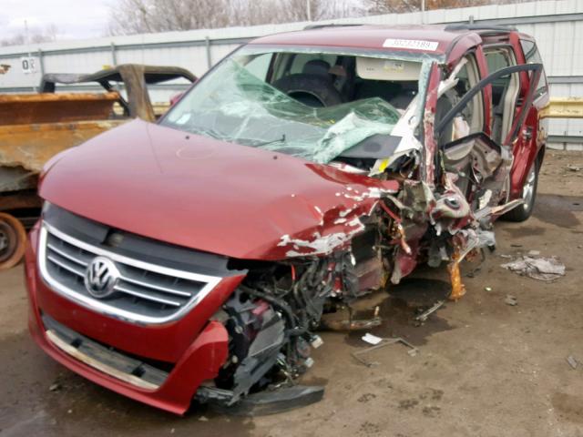 2V4RW3DG1BR717956 - 2011 VOLKSWAGEN ROUTAN SE RED photo 2