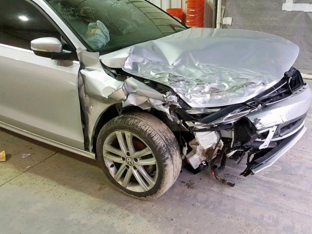 3VWLA7AJ2FM237862 - 2015 VOLKSWAGEN JETTA TDI SILVER photo 9