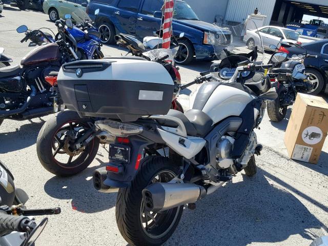 WB1061105CZX80657 - 2012 BMW K1600 GT SILVER photo 4