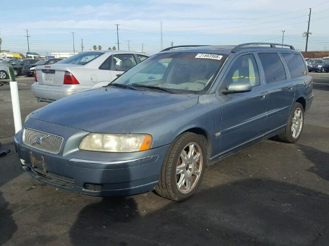 YV1SW592152459679 - 2005 VOLVO V70 FWD BLUE photo 2