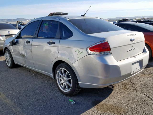 1FAHP34N28W295171 - 2008 FORD FOCUS S/SE SILVER photo 3