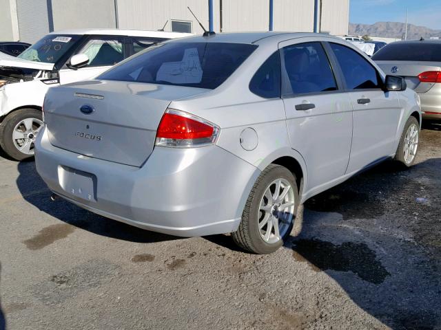 1FAHP34N28W295171 - 2008 FORD FOCUS S/SE SILVER photo 4