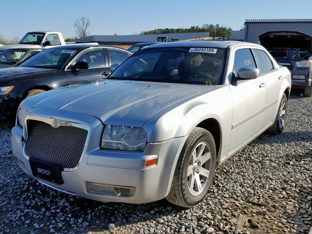 2C3LA43RX7H879206 - 2007 CHRYSLER 300 SILVER photo 2