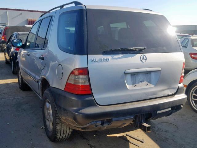 4JGAB54E2XA138737 - 1999 MERCEDES-BENZ ML 320 SILVER photo 3