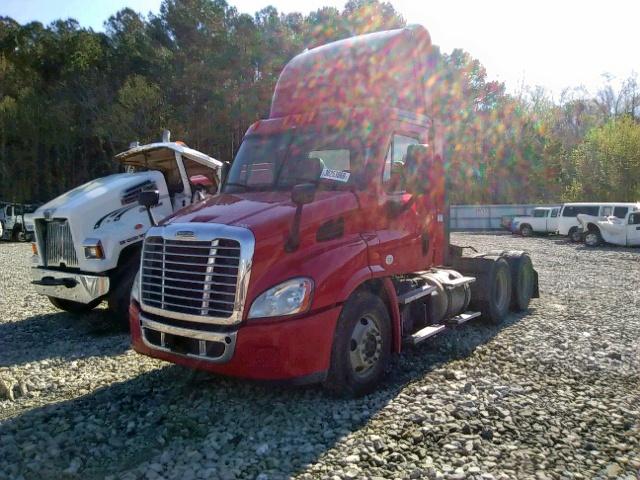 3AKJGBD40DDFD5018 - 2013 FREIGHTLINER CASCADIA 1 RED photo 2