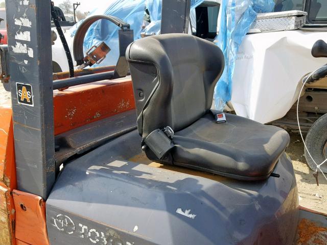 89661 - 2005 TOYOTA FORKLIFT ORANGE photo 6