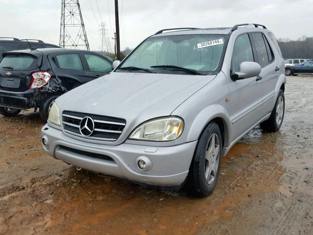 4JGAB74E11A259472 - 2001 MERCEDES-BENZ ML 55 SILVER photo 2