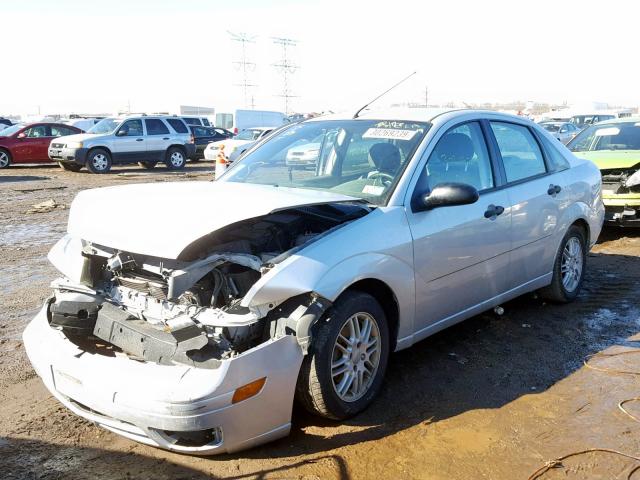 1FAFP34N15W206418 - 2005 FORD FOCUS ZX4 SILVER photo 2