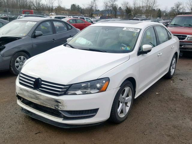 1VWBP7A38DC095074 - 2013 VOLKSWAGEN PASSAT SE WHITE photo 2