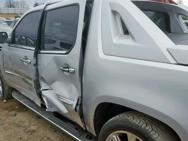 3GYT4LEF2BG372870 - 2011 CADILLAC ESCALADE E SILVER photo 9