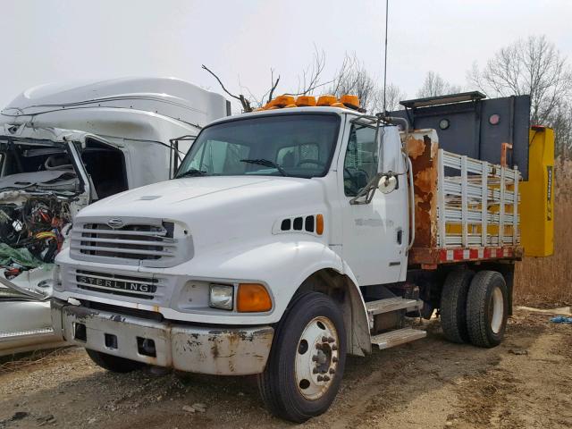 2FZAAHAK52AK61781 - 2002 STERLING TRUCK M 6500 WHITE photo 2